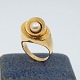 Ibsen & Weeke; Ring i 14 kt. guld med perle