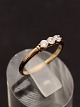 8 karat guld ring  med 3 klare stene