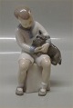 Bing & Grøndahl 
2201 B&G Dreng 
med skottehund 
17.5 cm Claire 
Weiss  1934 I 
fin og hel 
stand.  ...
