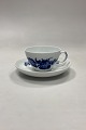 Blå Blomst Flettet Stor Morgenkop No. 8042. Kop måler 11 cm / 4,33 in. i dia. Underskål måler 18 ...