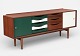 flot lav teak skænk med vendbare låger, designet af Bruno Hansen. JP Design. Fritstående.H ...