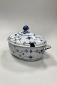 Royal Copenhagen Musselmalet Riflet Oval Terrin No. 214.2. Sortering i god stand. Dog med et ...