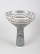 Mari Simmulson for Upsala Ekeby, vase.Dekorativ stentøjsvase model 4167 med markant ...