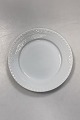 Royal Copenhagen Hvid Halvblonde Frokosttallerken No. 622. Måler 22 cm / 8,66 in.