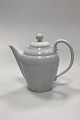 Royal Copenhagen Hvid Magnolia Kaffekande No. 128 med låg No. 142. Måler 19 cm / 7,48 in. H med ...
