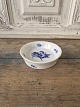 Royal Copenhagen Blå Blomst flettet flaskebakke No. 8216, 1. sorteringDiameter 11,5 cm.