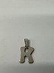 Vedhæng/Charms i sølv bogstav KHøjde med øsken 1,9 cm.Stemplet HS 925sPerfekt stand.