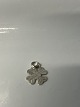 Vedhæng/Charms i sølv motiv FirkløverHøjde med øsken 1,7 cm.Bredde 1,3 cm.Pæn stand.