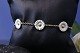 Dette armbånd fra Daisy-serien med de klassiske margueritter, er både smukt og feminint. ...