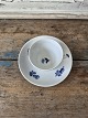 Royal Copenhagen Blå Blomst flettet kaffekop dekoreret med blomst i bunden af koppen No. 8040, ...