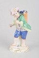 Meissen, dreng med druer.Porcelænsfigur forestillende en dreng med en kurv fyldt med druer på ...