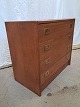 Kommode i fineret teaktræ, fra 1960erne.Den har brugsspor.Højde 68cm B_redde 76cm Dybde 40cm