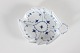 Royal Copenhagen Musselmalet Riflet Bladformet fad nr. 1/144Længde 23 cmFin fejlfri ...