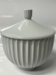Lyngby by Hilfling Porcelæn Bonbonnier1. sortering.Diameter 10,0 cmHøjde med låg ...