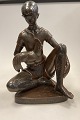 Royal Copenhagen Figur Stentøj Johannes Hedegaard No 20885. Dreng med hane. Måler 43cm / 16.93 ...