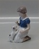 Bing & Grøndahl 
B&G 2316 Pige 
med hundehvalp 
V Thymann  13 
cm 1. I fin og 
hel stand. 
Design ...