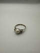 8 Karat guld ring med perle og 2 moissanite