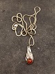 Skønvirke sølv vedhæng 3,2 x 1,4 cm. med rav og sterling sølv kæde 58 cm. emne nr. 644313