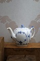 Sjælden lille Musselmalet , Riflet tekande fra Royal Copenhagen.Dekorationsnummer: 1/257. ...