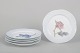Royal Copenhagen skønvirke, sæt med fem tallerkener med blomstermotiver.Model 483/9521.Sæt ...