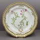 Royal Copenhagen, Flora Danica porcelæn; Middagstallerken #3553/3535 med gennembrudt ...