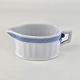 Lille kande til fløde i kongeligt porcelæn fra stellet Blå Vifte. Nr. 1212/11562Formgiver ...