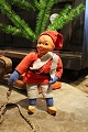 Sød, gammel butiks julenisse med filttøj og træsko...