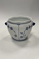 Royal Copenhagen Musselmalet Riflet Urtepotteskjuler No. 126Måler 25cm x 17cm / 9.94 inch x ...