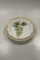 Royal Copenhagen Privat Malet Flora Danica Frugttallerken No. 3554Måler 22,5cm / 8.86 ...