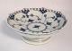 Royal Copenhagen. Musselmalet helblonde. Lille rund skål på fod. Model 1023. Højde 6 cm. ...