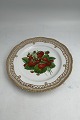 Royal Copenhagen Flora Danica Frugttallerken No 429/3554. Måler 22,7 cm. 1. Sortering. Med ...