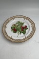 Royal Copenhagen Flora Danica Frugttallerken No 429/3554. Måler 22,7 cm. 1. Sortering. Med ...