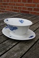 Blå Blomst kantet Royal Copenhagen porcelæn spisestel. Kongelig porcelæn.Oval sauceskål på ...