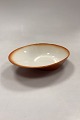Royal Copenhagen Ursula Lille Serveringsskål i Okker No. 577Måler 24 cm / 9.45 inch. ...