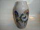 Bing & Grøndahl 
Vase, Motiv 
Fransk lilje
Dek. nr. 7924 
- 243
1. sortering
Højde 24,5 cm.