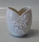 2 stk på lager
Royal 
Copenhagen 
stentøj 20497 
Kgl. Hvid vase 
9 cm "Kong 
Volmer" Bode 
Willumsen, ...