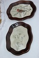 Pair Mahagoni 
Trays / picture 
frame that is 
not hanging 
hook mounted. 
Length 26cm. 
Width 20.7 cm.