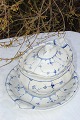 Aluminia 
earthenware, 
big beautiful 
Musselmalet 
tureen with 
dish. 
corrugated 
edges, handles 
...