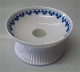 Bing & Grøndahl 
Kronberg 224 
Lysestage 6 x 
11 cm (502) 
Hvidt porcelain 
med blondekant 
I fin og ...