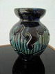 Jugend 
Keramikvase.
Spændende 
dekoreret og 
med blå og grøn 
glasur.
Utydelig 
signatur og ...