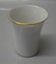 Bing & Grøndahl 
Hartmann 207 
Violvase 7 cm 
(672)  Hvidt 
porcelæn med 
dobbelguldkant. 
Bing & ...