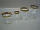 Tosca Lyngby 
med guldkant 20 
Glas 
16	x	Rødvinglas 
ca 12 cm	á	kr. 
150
10	x	Hvidvinglas 
ca 11 ...