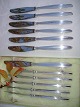 12 sølvplet 
knive, fra 
Tocla.
Bestik Pia, 12 
stk. 
middagsknive, 
længde 21,5cm. 
Pæn velholdt 
...
