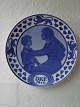 Den Kongelige 
Porcelænsfabrik 
(Royal 
Copenhagen):
Mindeplatte 
#109 - 1910.
Udført til 
"Danske ...