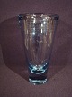 vase i blåt 
glas
Holmegaard
Per Lükten.
kontakt for 
pris solgt