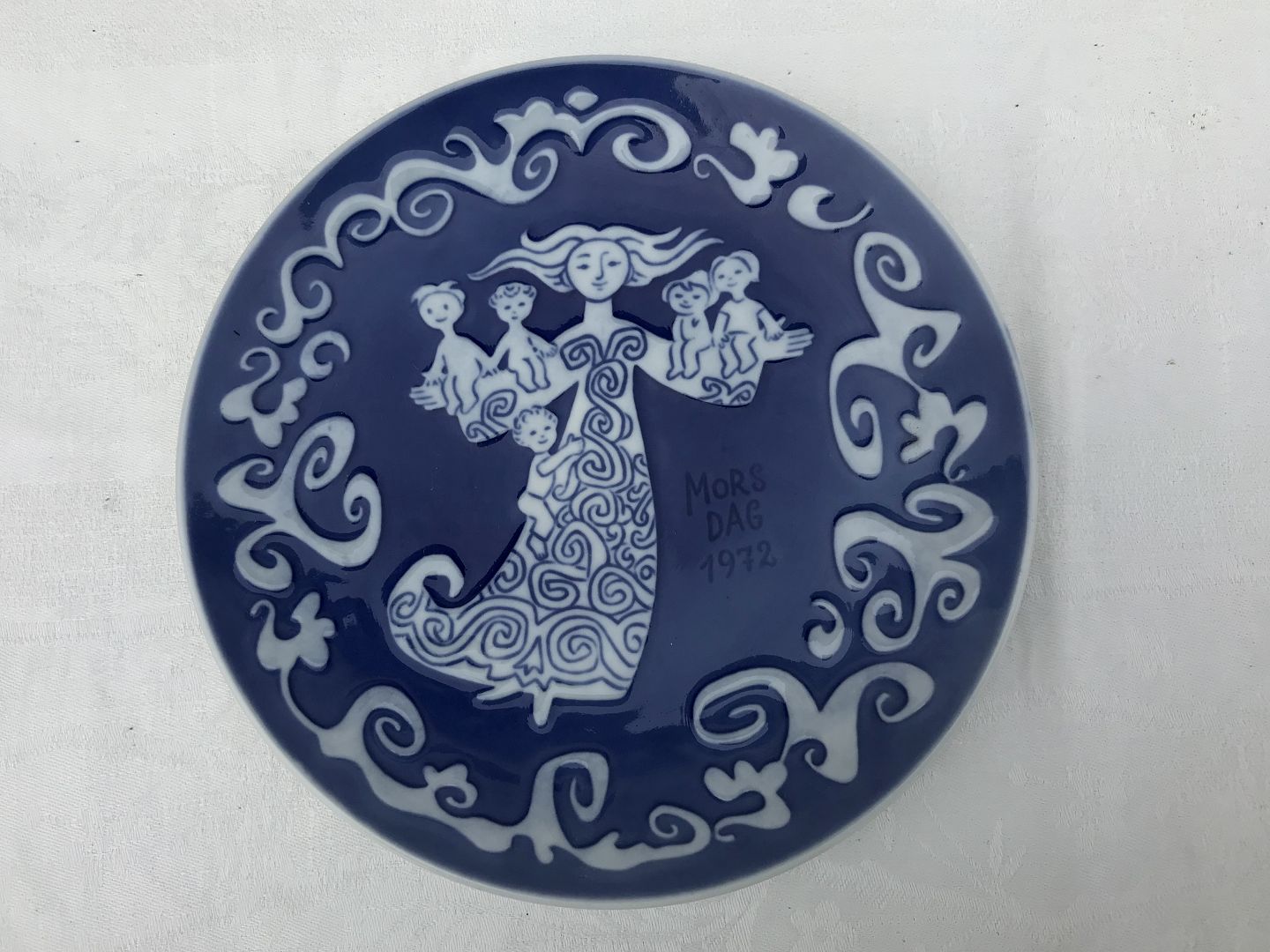 Royal copenhagen mother's day plates top