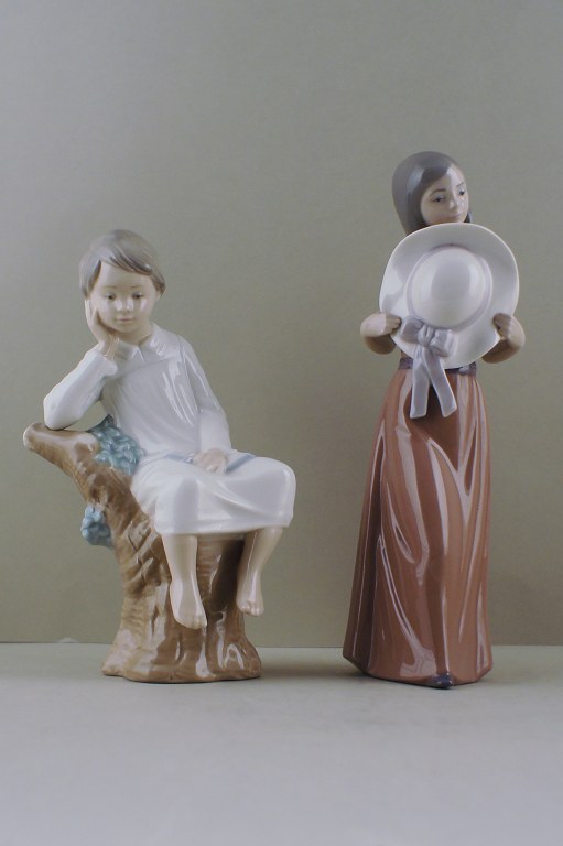 To Lladro figurer i porcelæn.