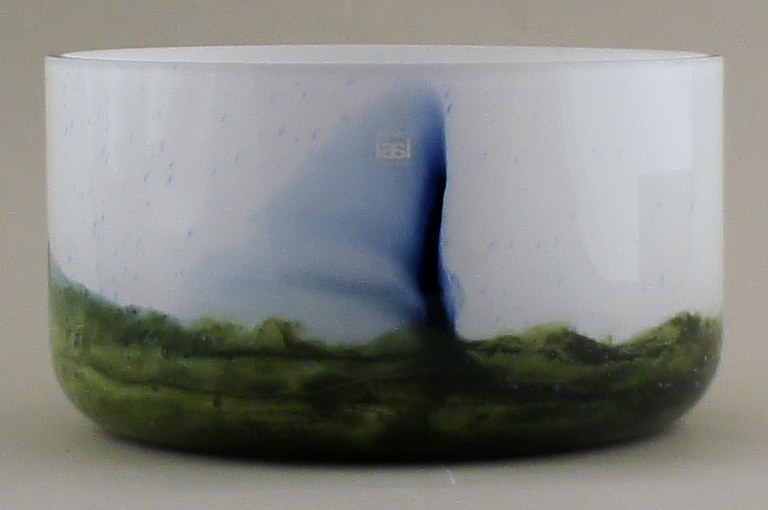 Riihimäen Lasi, Finnish glass art. Large bowl.