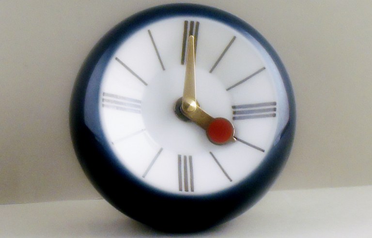 Royal Copenhagen wall clock, battery powered, blue glaze. Designed by Snorre 
Stephensen Læssøe in 1965.