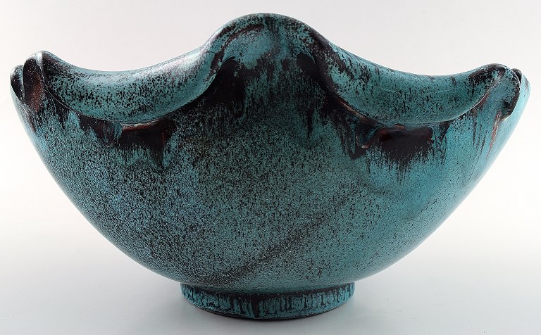 Kähler, HAK, glazed ceramic bowl, 1930s.
Designed by Svend Hammershoi.